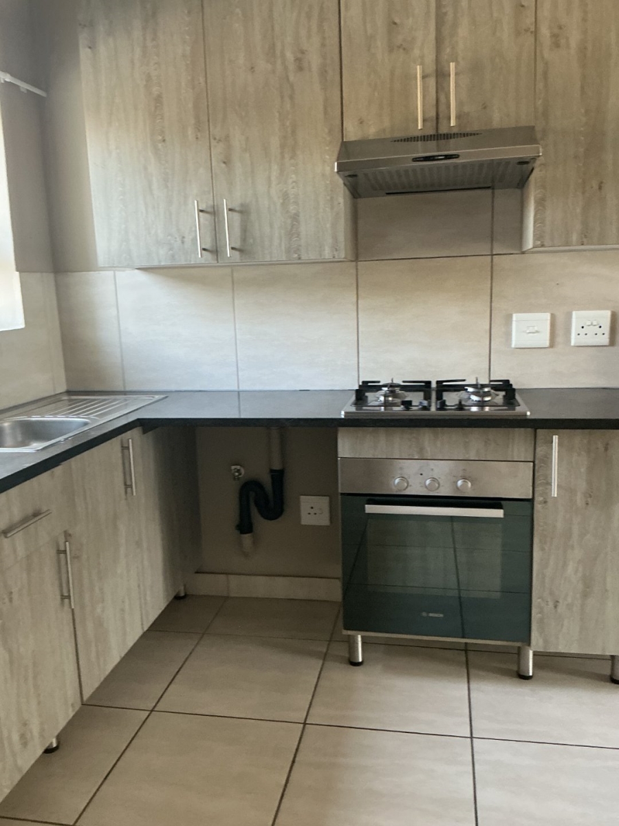 2 Bedroom Property for Sale in Glen Austin Gauteng