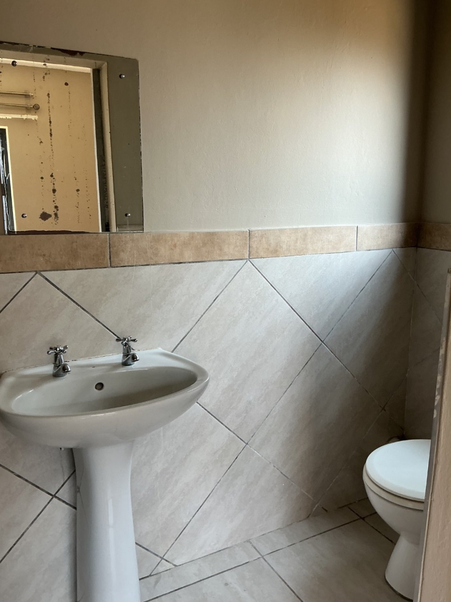 2 Bedroom Property for Sale in Glen Austin Gauteng