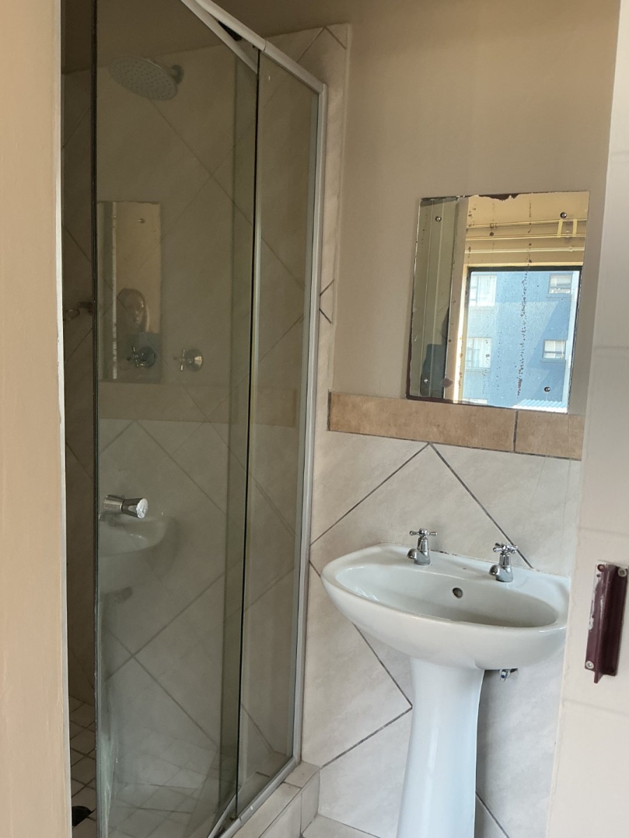 2 Bedroom Property for Sale in Glen Austin Gauteng