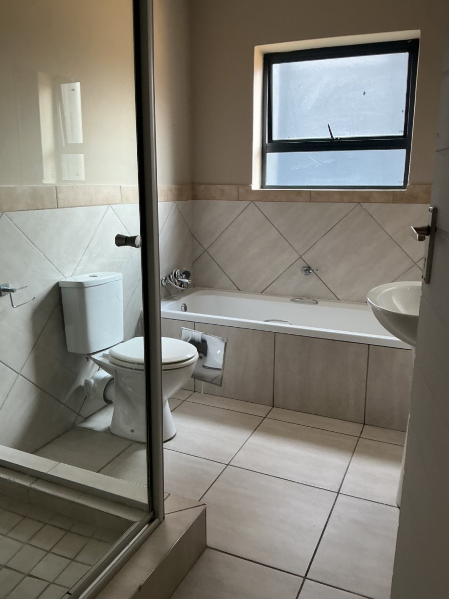 2 Bedroom Property for Sale in Glen Austin Gauteng