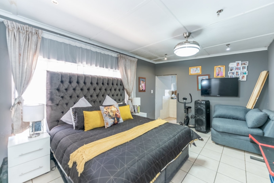 5 Bedroom Property for Sale in Klopperpark Gauteng