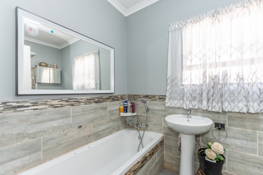 5 Bedroom Property for Sale in Klopperpark Gauteng