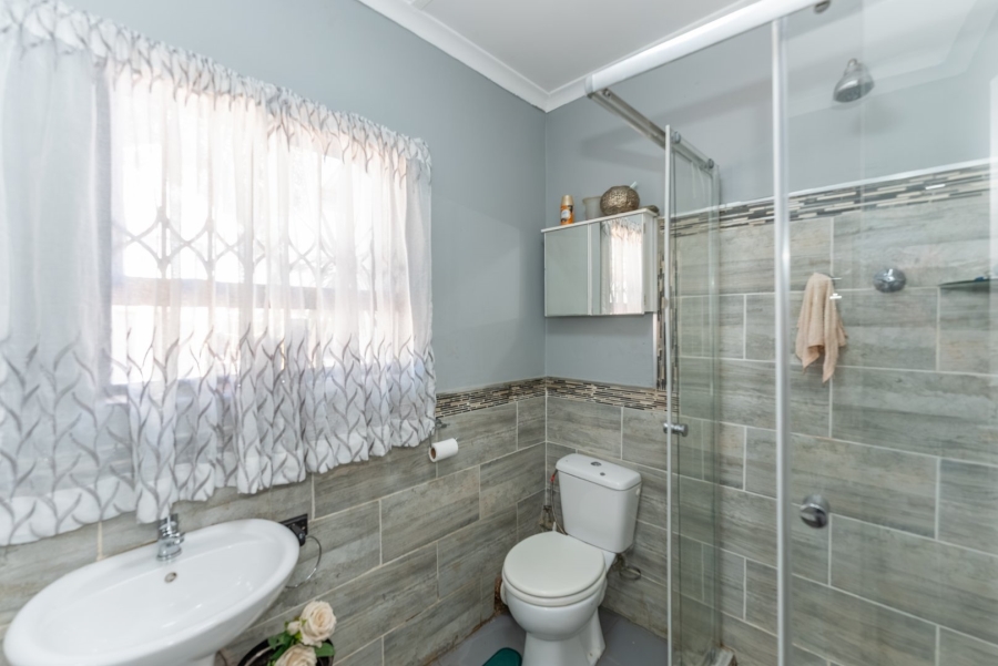5 Bedroom Property for Sale in Klopperpark Gauteng