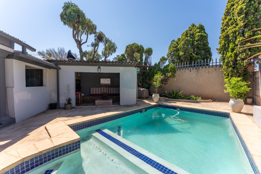 5 Bedroom Property for Sale in Klopperpark Gauteng