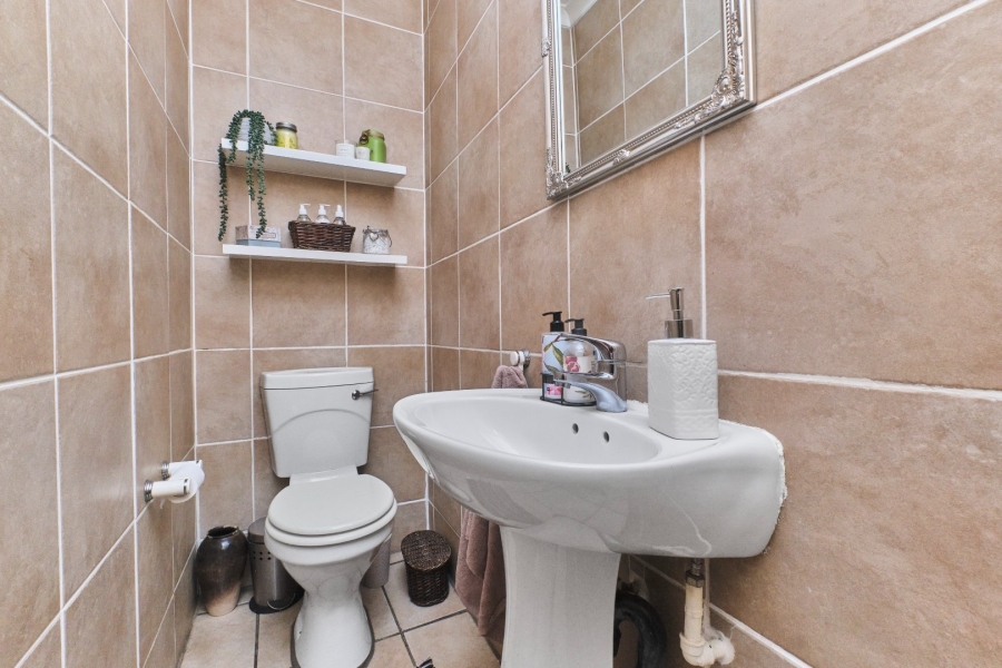 3 Bedroom Property for Sale in Wilgeheuwel Gauteng