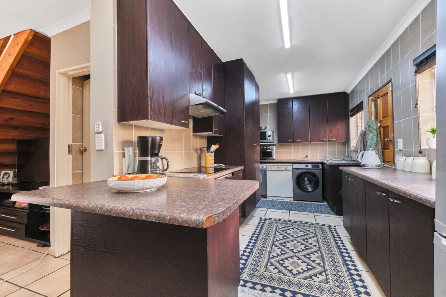 3 Bedroom Property for Sale in Wilgeheuwel Gauteng