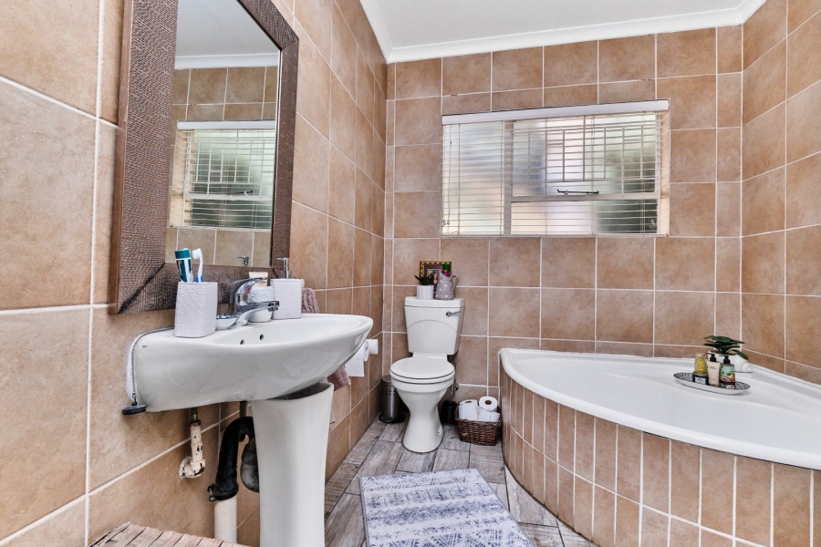 3 Bedroom Property for Sale in Wilgeheuwel Gauteng