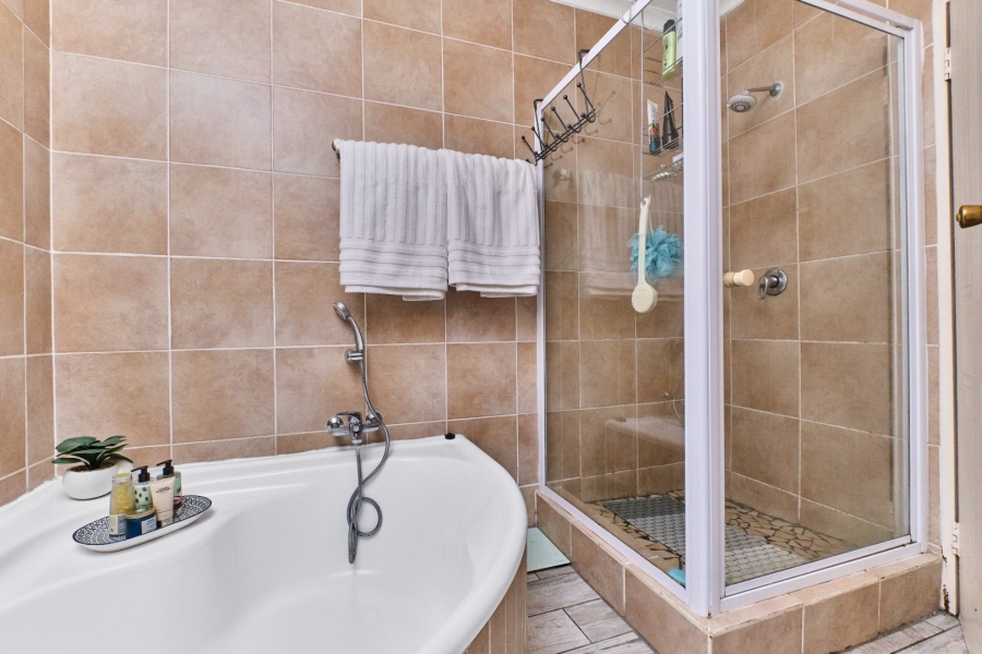 3 Bedroom Property for Sale in Wilgeheuwel Gauteng
