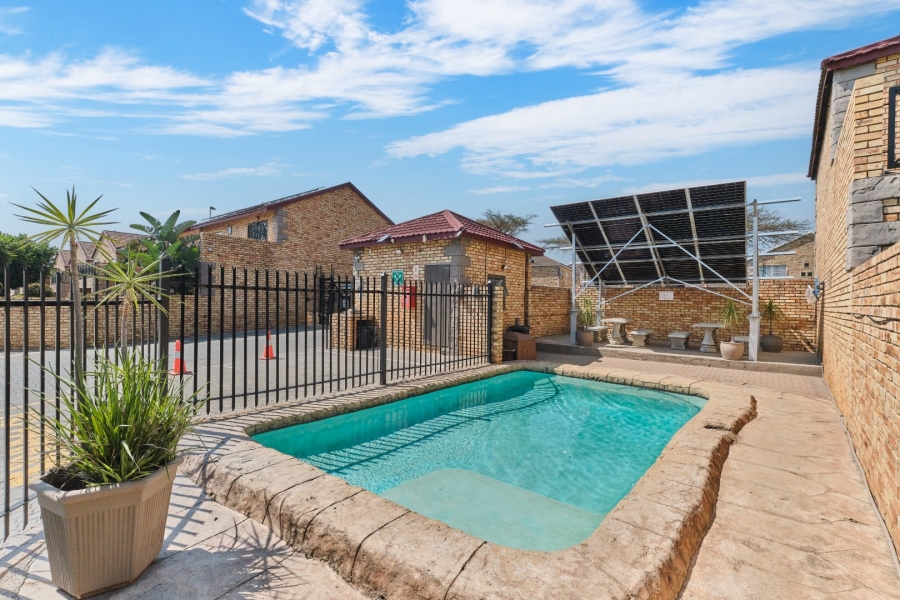 3 Bedroom Property for Sale in Wilgeheuwel Gauteng