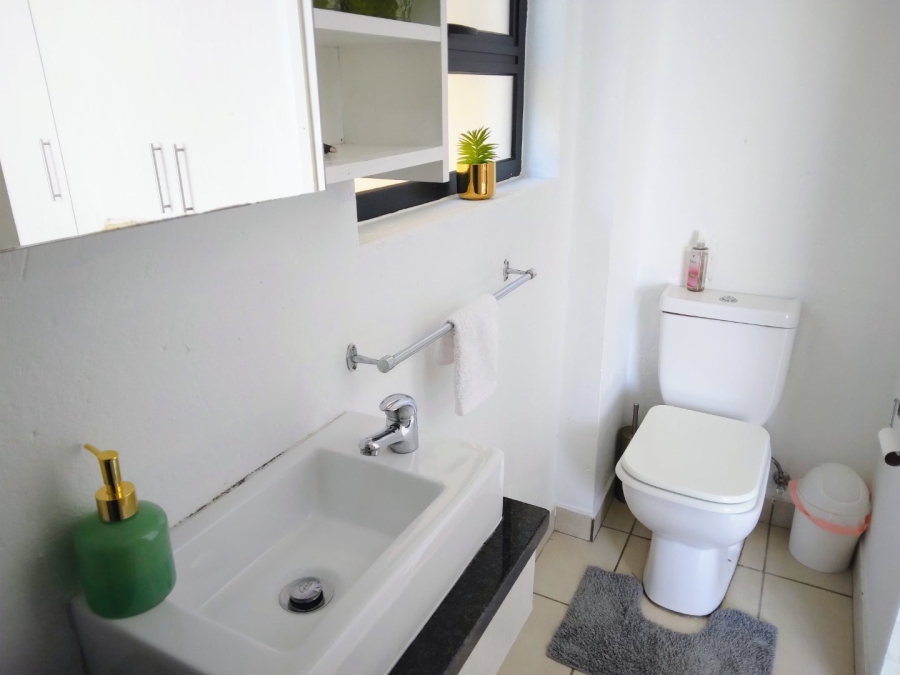 To Let  Bedroom Property for Rent in Beverley Gardens Gauteng