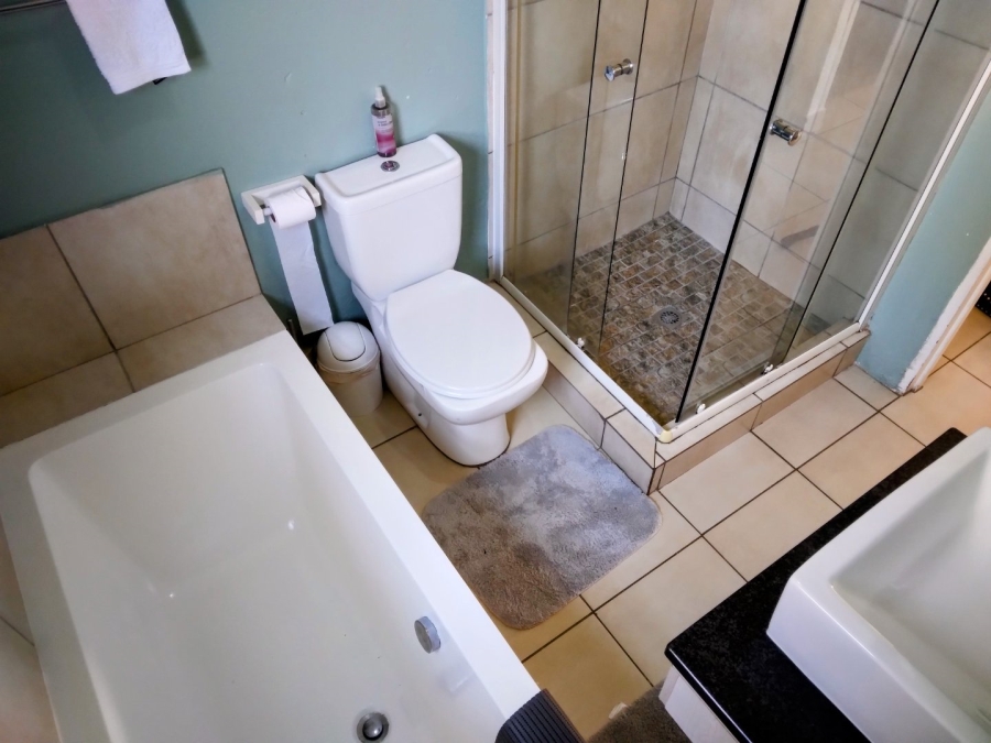 To Let  Bedroom Property for Rent in Beverley Gardens Gauteng