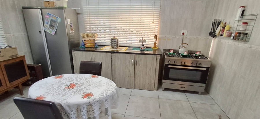 4 Bedroom Property for Sale in Pretoria Gardens Gauteng