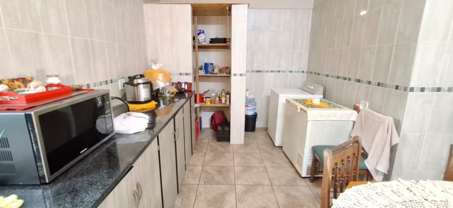 4 Bedroom Property for Sale in Pretoria Gardens Gauteng