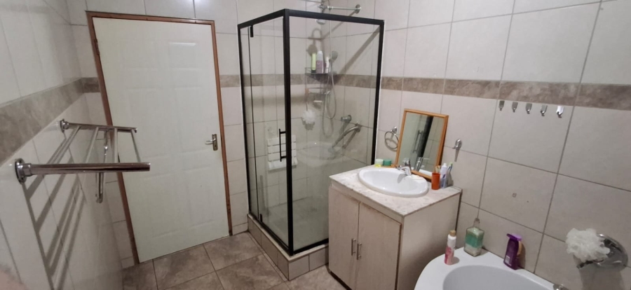 4 Bedroom Property for Sale in Pretoria Gardens Gauteng