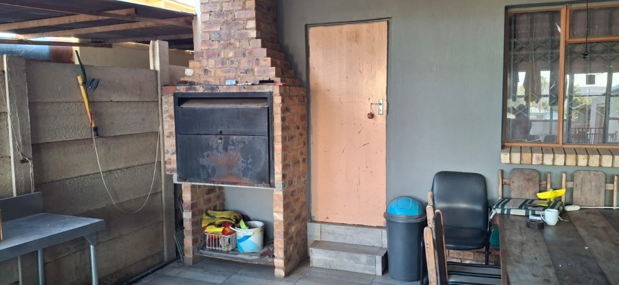4 Bedroom Property for Sale in Pretoria Gardens Gauteng