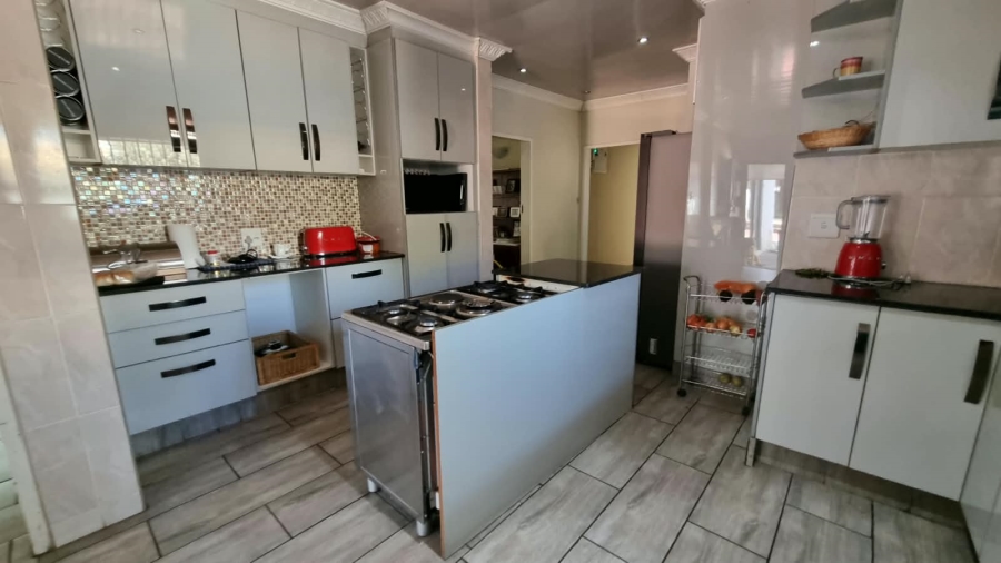 To Let 3 Bedroom Property for Rent in Birch Acres Gauteng