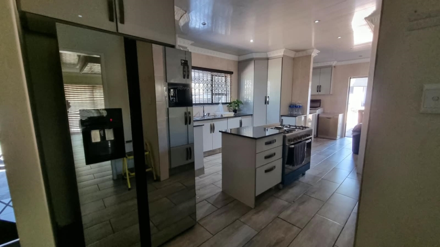 To Let 3 Bedroom Property for Rent in Birch Acres Gauteng