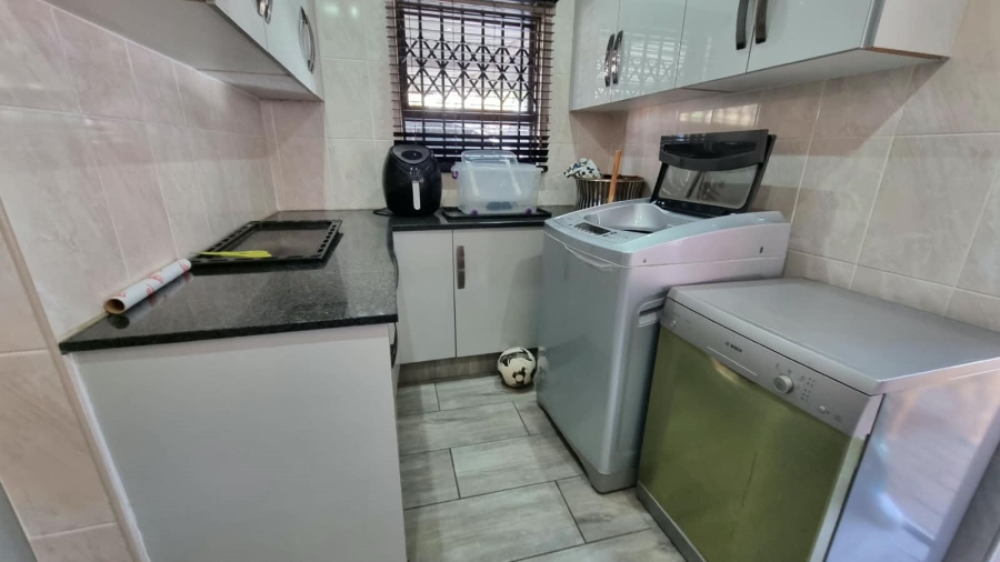 To Let 3 Bedroom Property for Rent in Birch Acres Gauteng