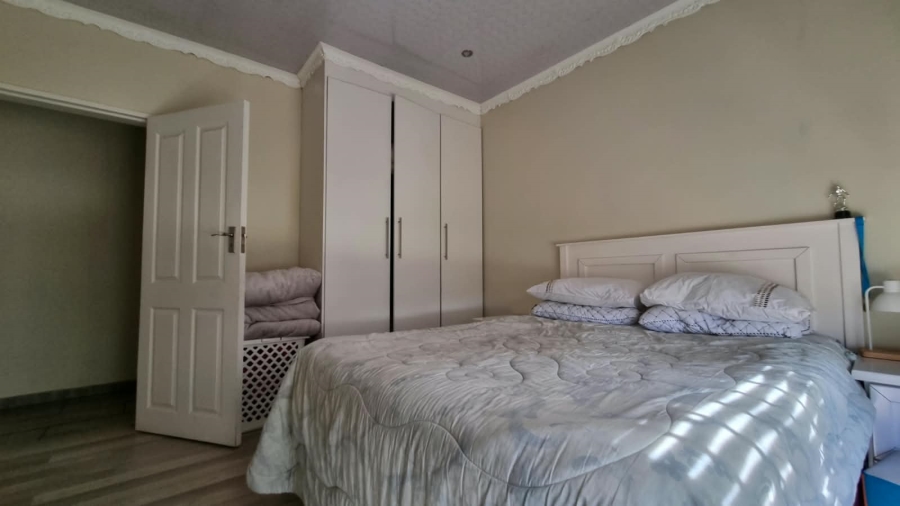 To Let 3 Bedroom Property for Rent in Birch Acres Gauteng