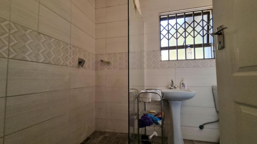 To Let 3 Bedroom Property for Rent in Birch Acres Gauteng