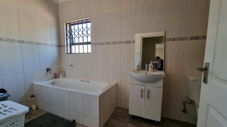 To Let 3 Bedroom Property for Rent in Birch Acres Gauteng