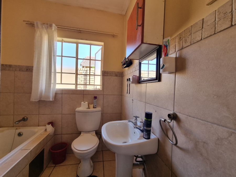 2 Bedroom Property for Sale in The Reeds Gauteng