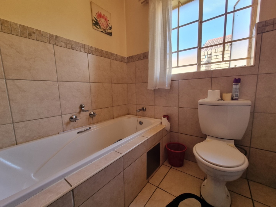 2 Bedroom Property for Sale in The Reeds Gauteng