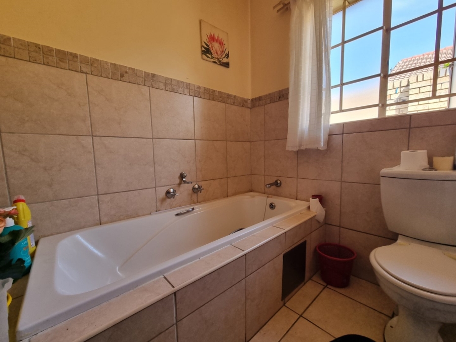 2 Bedroom Property for Sale in The Reeds Gauteng