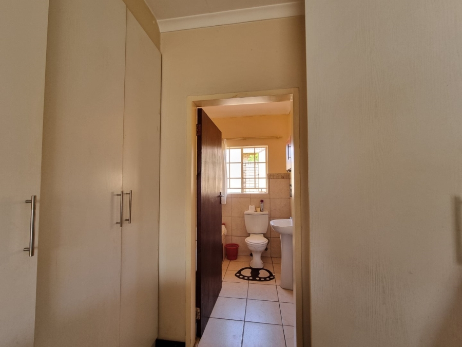 2 Bedroom Property for Sale in The Reeds Gauteng