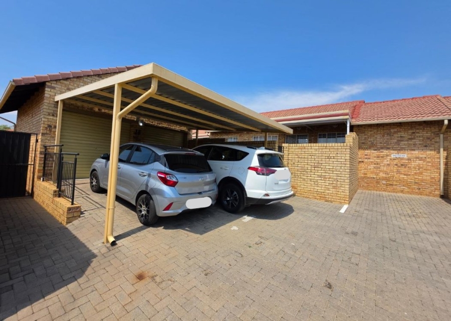 2 Bedroom Property for Sale in The Reeds Gauteng