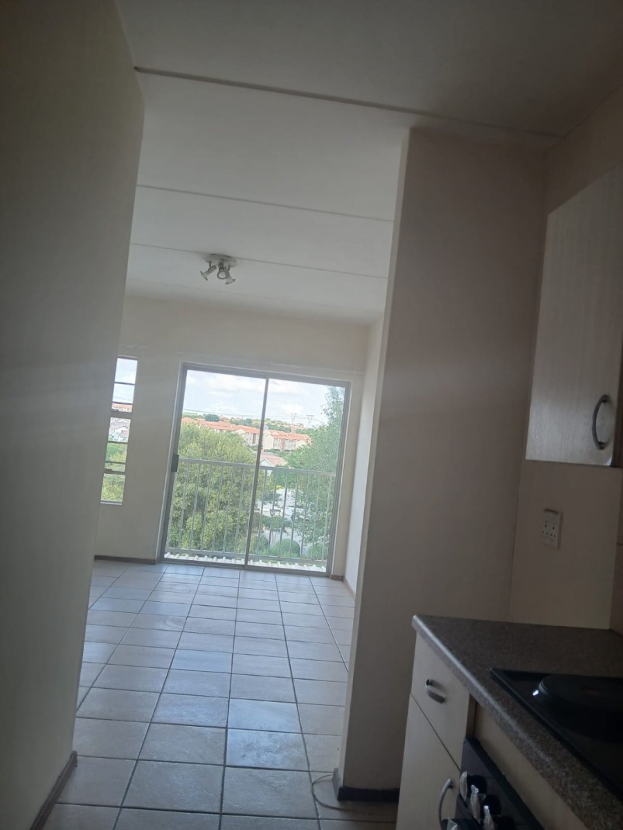 To Let 2 Bedroom Property for Rent in Summerfields Estate Gauteng
