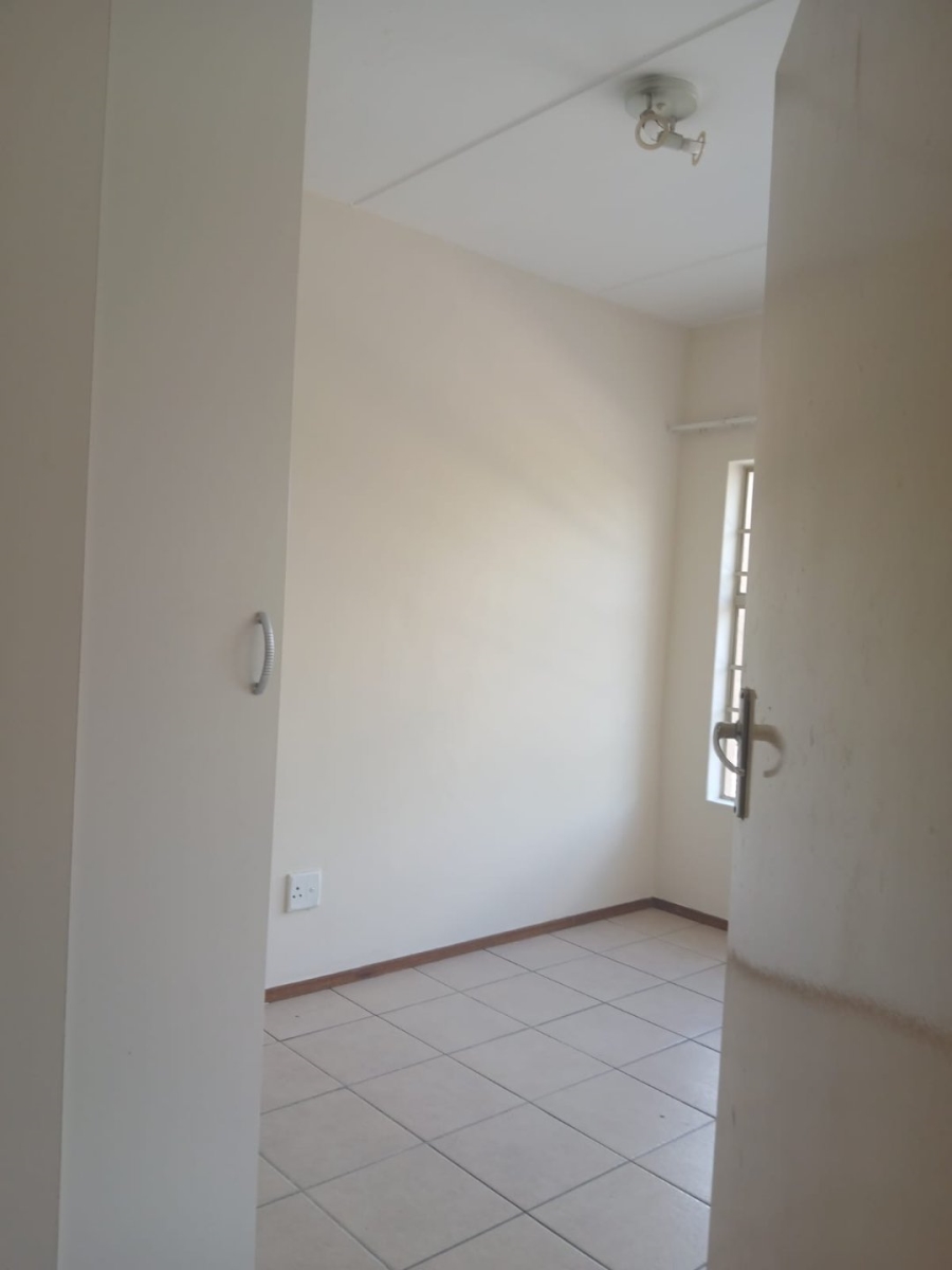 To Let 2 Bedroom Property for Rent in Summerfields Estate Gauteng