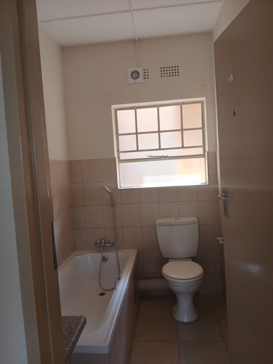To Let 2 Bedroom Property for Rent in Summerfields Estate Gauteng