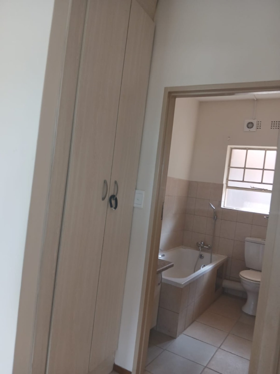 To Let 2 Bedroom Property for Rent in Summerfields Estate Gauteng