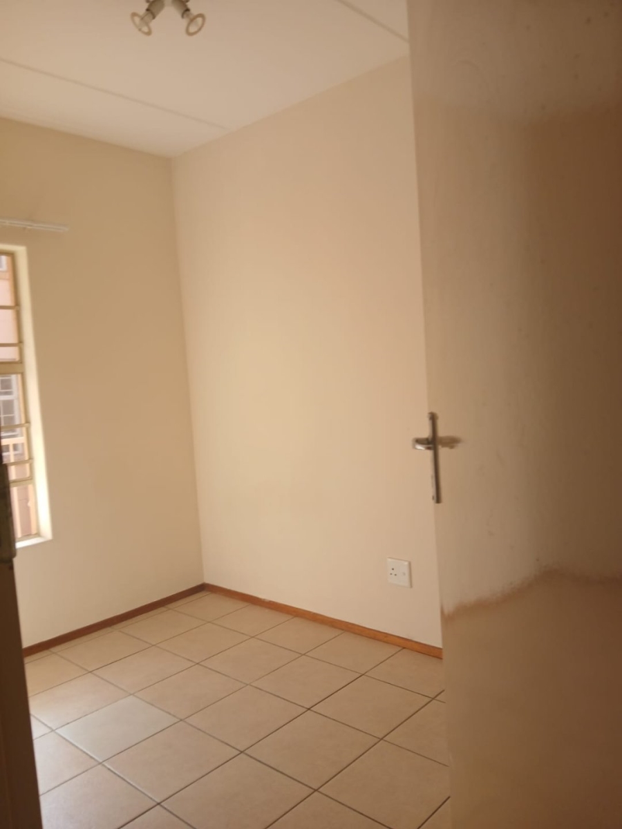 To Let 2 Bedroom Property for Rent in Summerfields Estate Gauteng