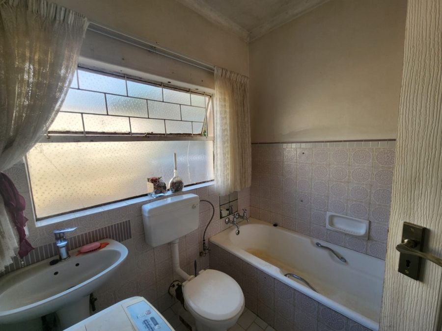 6 Bedroom Property for Sale in Olifantsfontein Gauteng