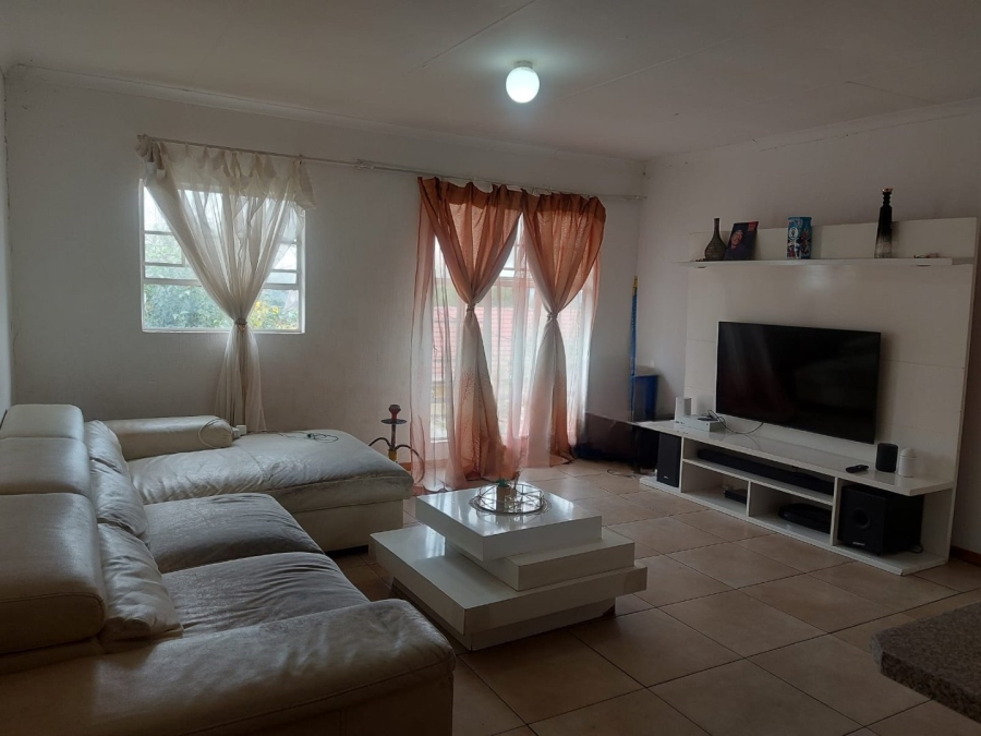 2 Bedroom Property for Sale in Whitney Gardens Gauteng