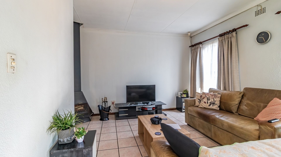 3 Bedroom Property for Sale in Illiondale Gauteng