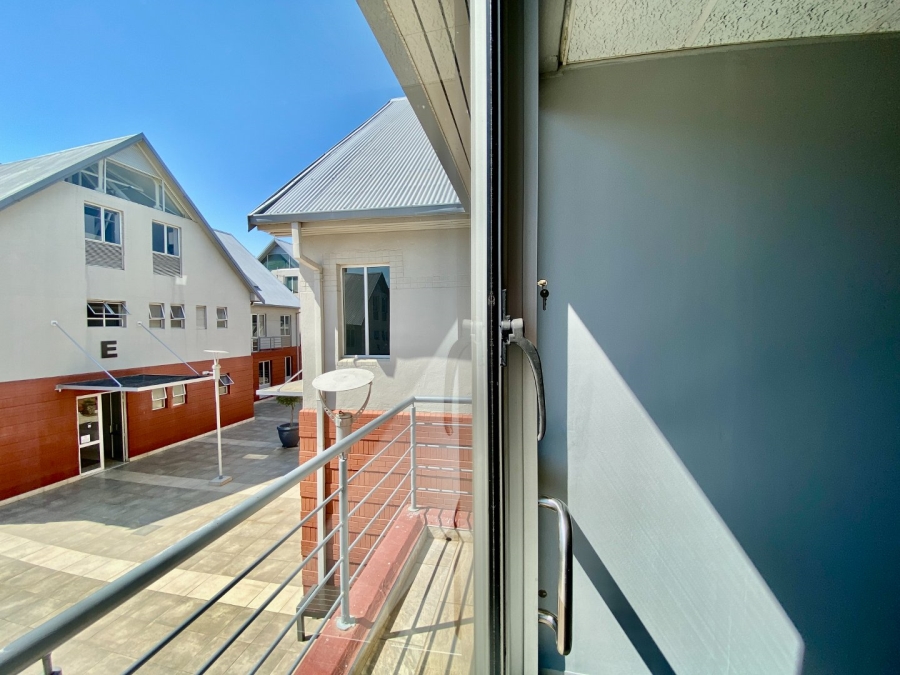 To Let Commercial Property for Rent in Faerie Glen Gauteng