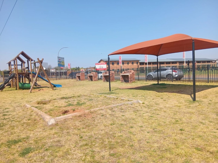 To Let 1 Bedroom Property for Rent in Fairlead Gauteng
