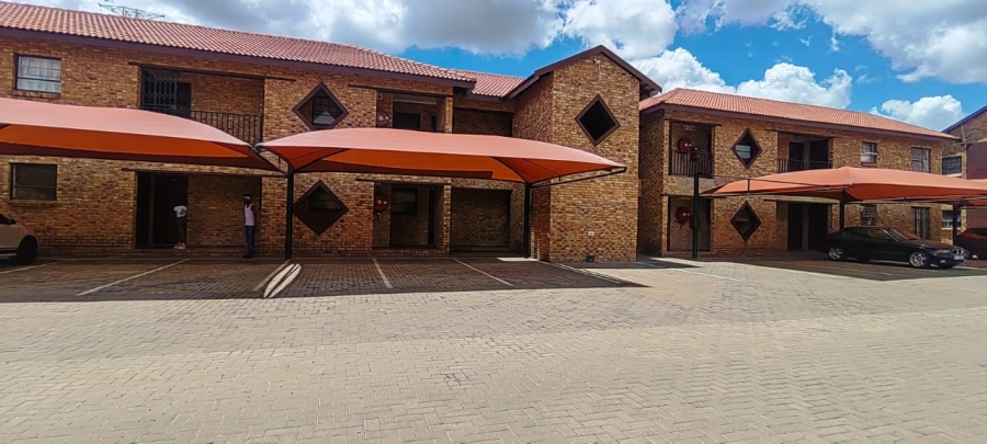 To Let 1 Bedroom Property for Rent in Fairlead Gauteng