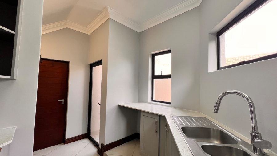 4 Bedroom Property for Sale in Midstream Ridge Gauteng