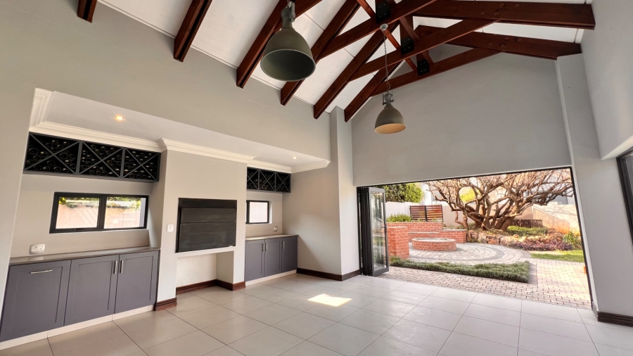 4 Bedroom Property for Sale in Midstream Ridge Gauteng