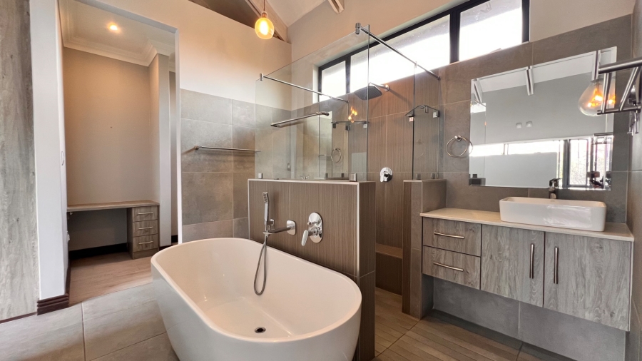 4 Bedroom Property for Sale in Midstream Ridge Gauteng
