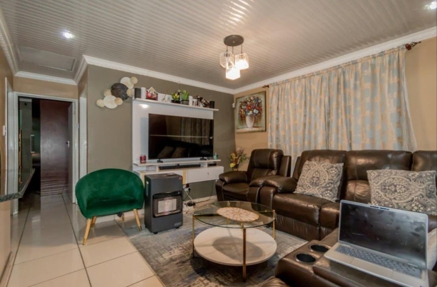 3 Bedroom Property for Sale in Windmill Park Gauteng