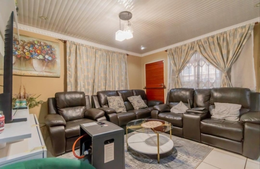 3 Bedroom Property for Sale in Windmill Park Gauteng