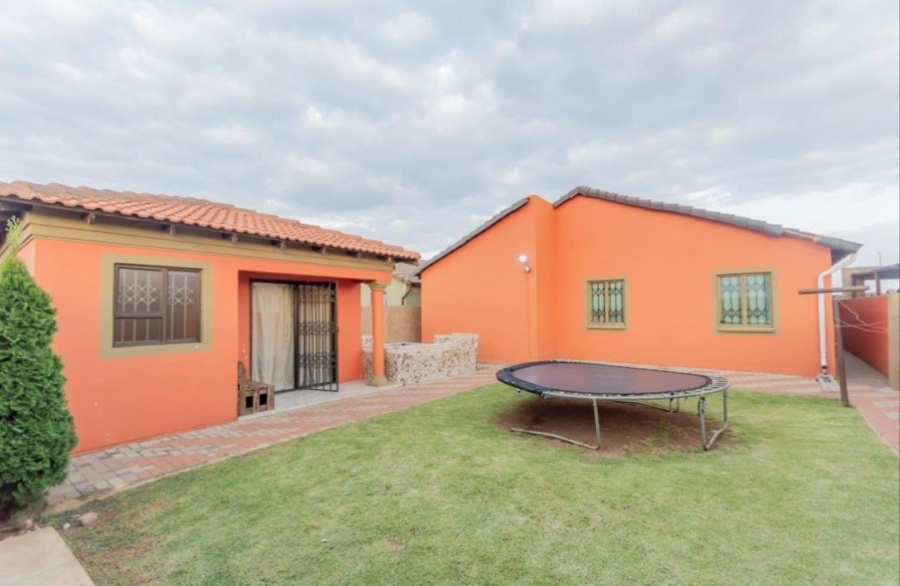 3 Bedroom Property for Sale in Windmill Park Gauteng
