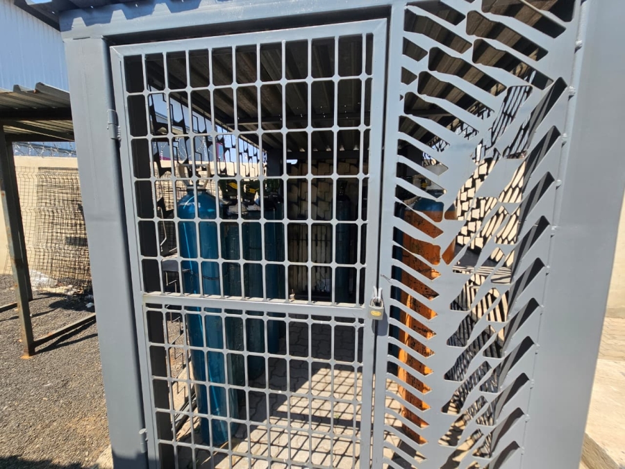 Commercial Property for Sale in Knopjeslaagte Gauteng