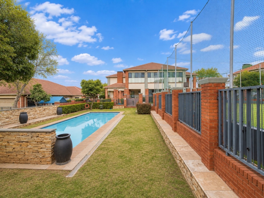 2 Bedroom Property for Sale in Greenstone Crest Gauteng