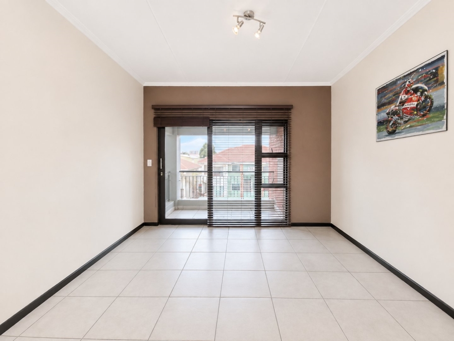 2 Bedroom Property for Sale in Greenstone Crest Gauteng